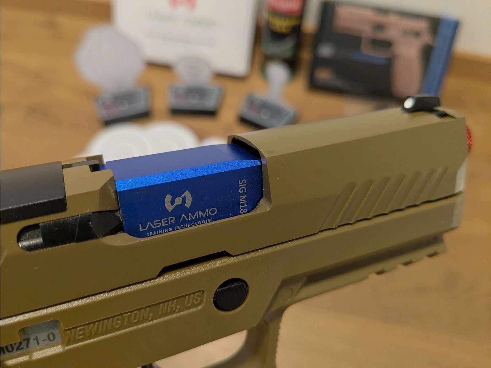 Neuwertig: Laser Ammo M18 Rotlaser (Blowback) inkl. 3er IMTTS Targets, Zusatzziele und Gas
