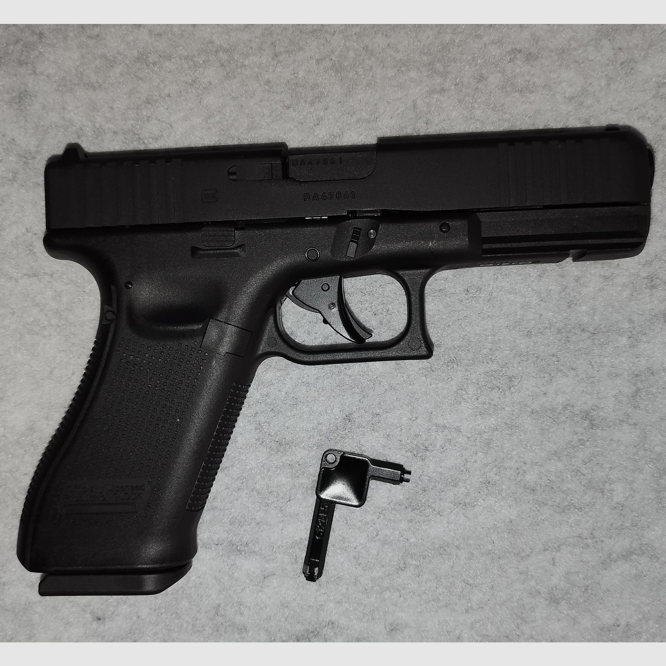 Glock 17 Gen 5 CO2 4.5mm BB with blowback and remaining warranty