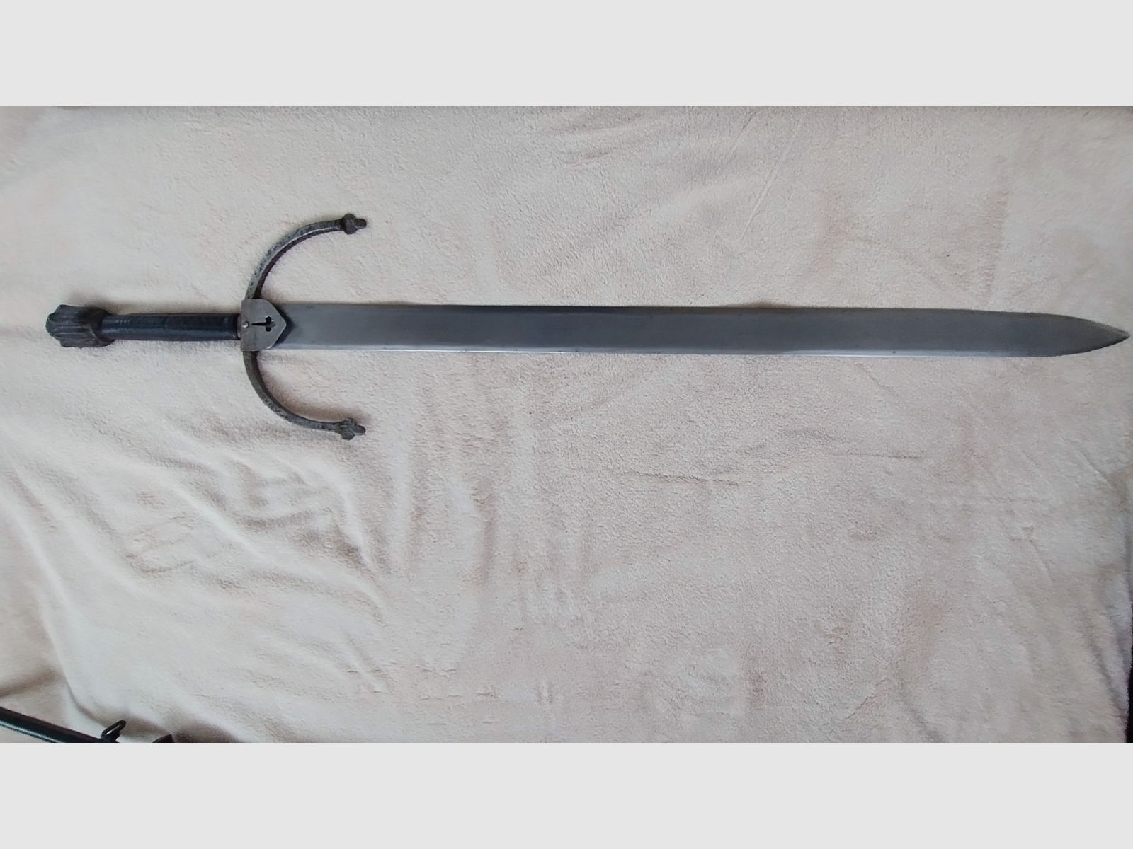 Historical longsword approx. 1870–1900 – leather grip – peened pommel – total length 112 cm