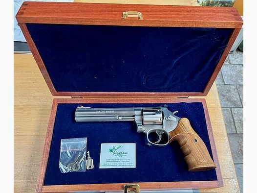 Commission Rev. S&W 686-6 6'' 1-150 Editi