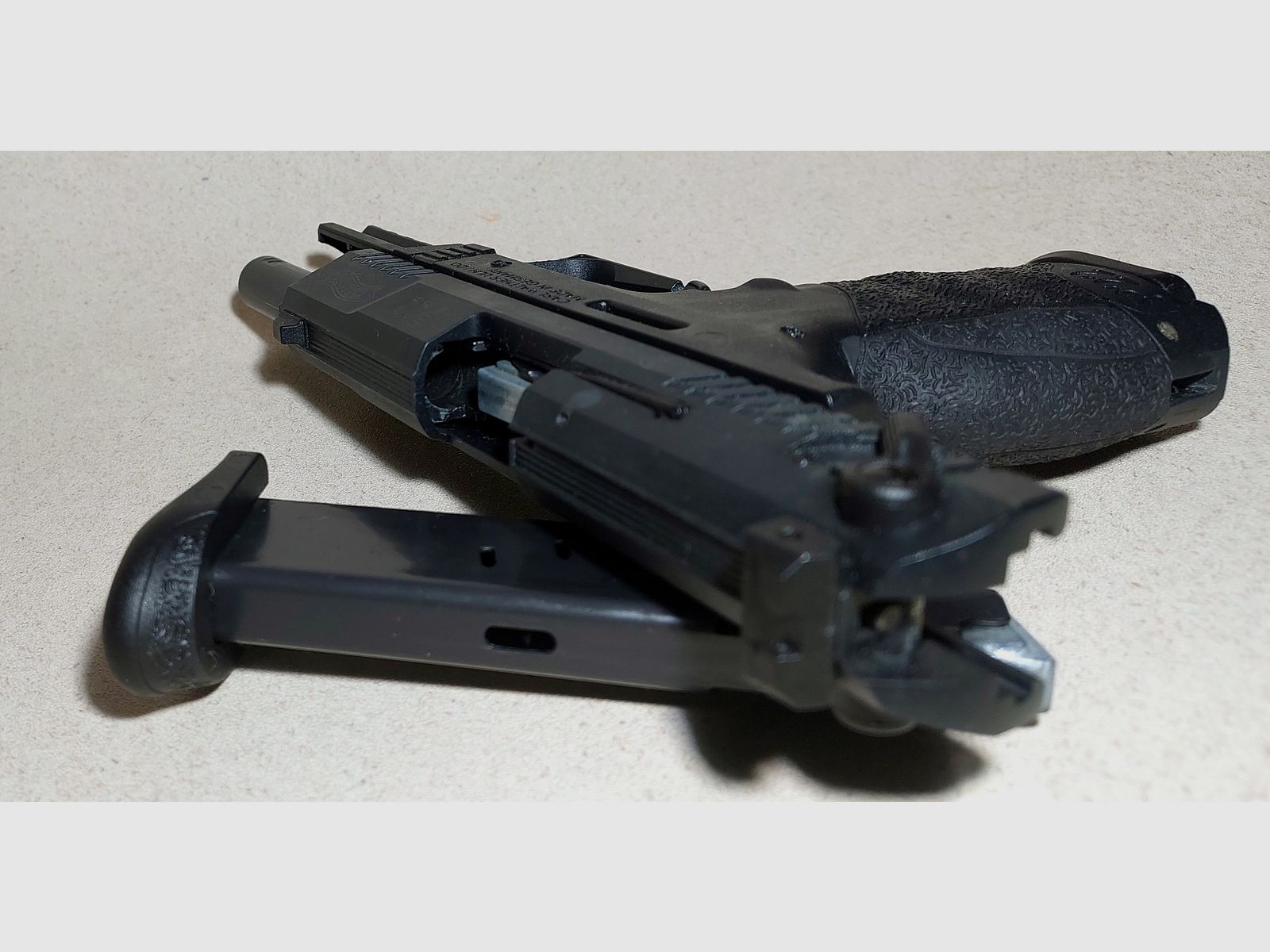 Walther P22Q Schreckschuss Pistole 9mm P.A.K. schwarz mit 2 Magazinen (PTB 778)