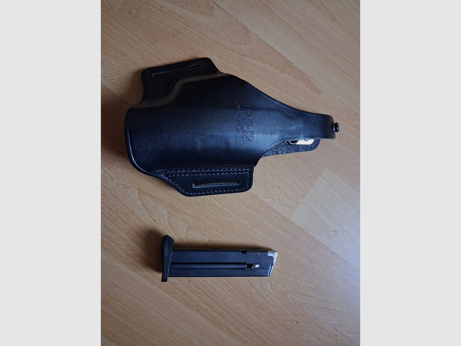 Walther P22q (defekt) mit 2ten neuem Magazin und neuwertiges Walther P22 Leder Holster 