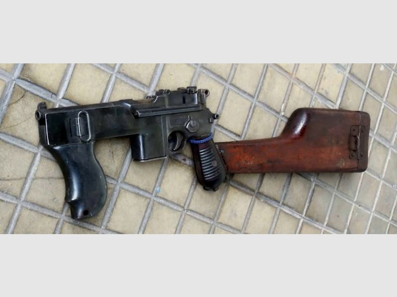 Très rare pistolet automatique C96 type Schnellfeuer « dit 712 » – Cal. 7.63 Mauser – Rare exemplaire utilisé par la Wehrmacht ou la SS – Arme mythique – Un des tout derniers produits – Sélecteur de type Westinger – 100% mono-matricule – Chargeur Mauser 10 coups conforme – Étui artisanal 2°GM – TBE++ – Catégorie A2 – Export EXCLUSIVEMENT!, image 31 sur 34