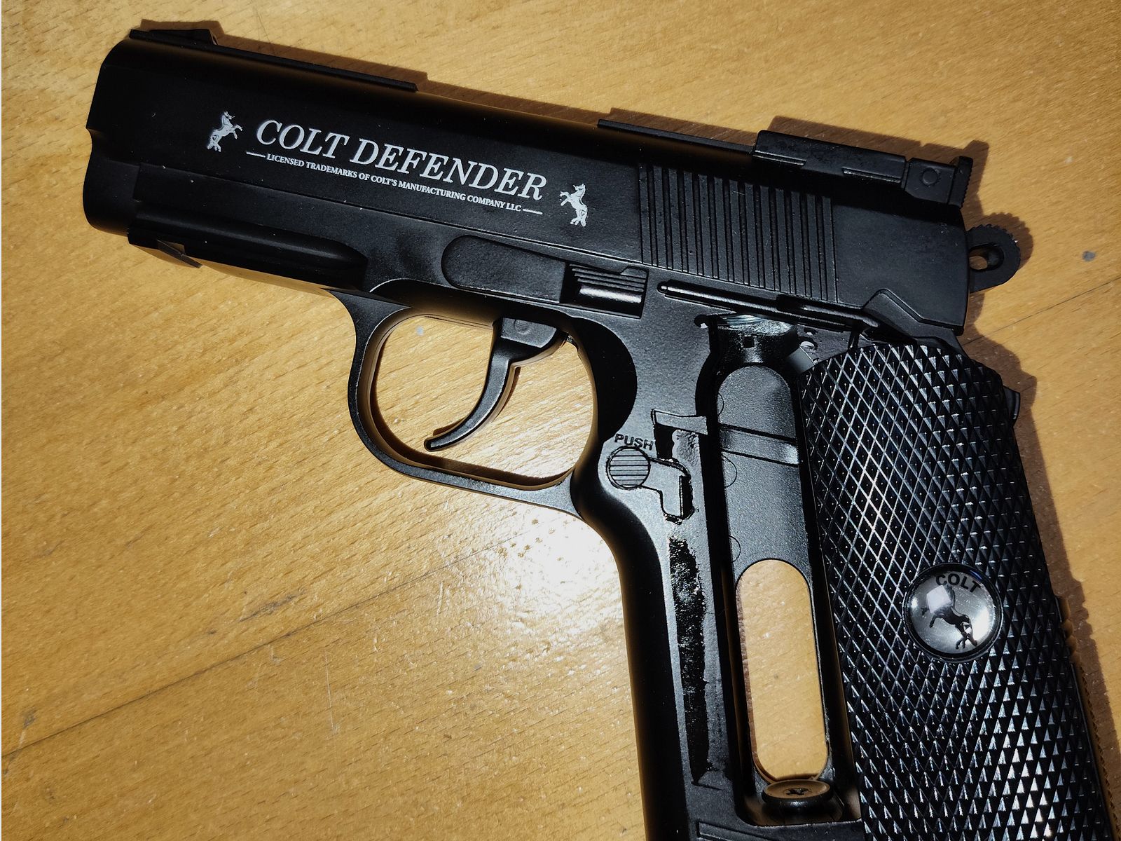 Colt Defender 4,5 mm BB Co2-Pistole