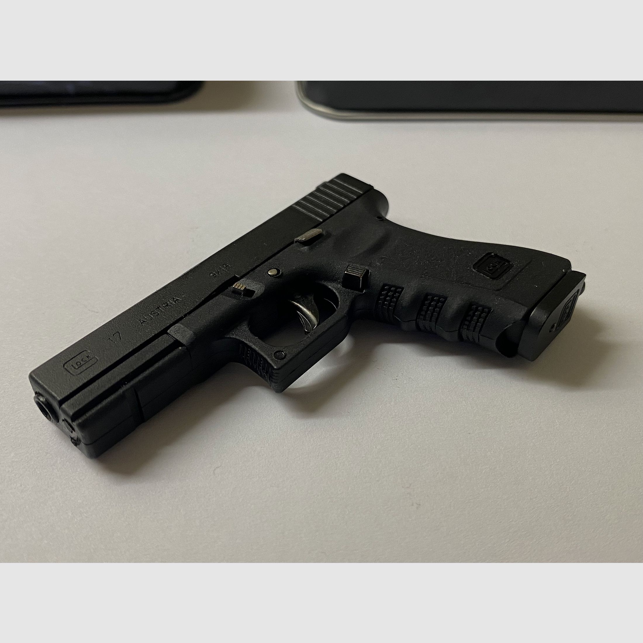 Glock 17 1:3 Mini Schlüsselanhänger mit Box