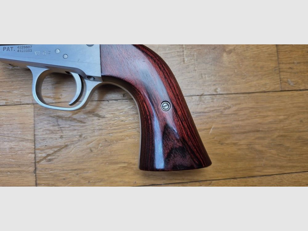Extraordinaire Revolver Freedom Arms Mod 83 « 1st grade » – Redoutable Kal.454 Casull / 45 LC in 5 Schuss – Ohne Zweifel der beste Single Action Revolver – Keine Probleme beim Schießen auf 100 Meter und mehr mit außergewöhnlicher Präzision – Konstruktion von außergewöhnlicher Solidität und Passgenauigkeit – Uhrwerkmechanik – Gehäuse aus gebürstetem Stahl und Premium Nussbaum-Griffschalen – Sehr aktiv in den USA gesucht – Sehr selten in Frankreich und ein Sammlerstück, das nicht an Wert verliert – Zustand nahezu neu – TBE++/TBE+++, Bild 3 von 20
