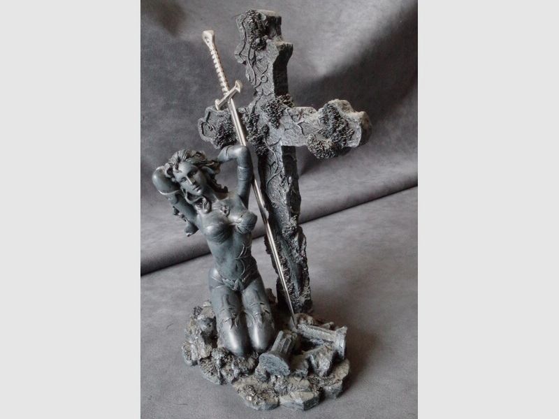 Gothic Emo Anime Akt Amazone mit Schwert Dekoration / Brieföffner ca 20 cm  , Mittelalter Larp