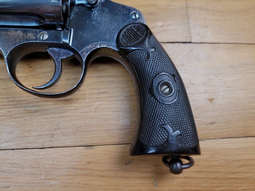 Sehr schöner und seltener Revolver Cordero – Kal. 8 mm92 – Kopie des Colt Police Positive 1907 – Seltene Herstellung Garate y Anitua aus der Vorkriegszeit – Exzellente Mechanik, schöne Brünierung und nahezu perfekte Griffschalen – Lauf von 128 mm und spiegelglatte Kammern – TBE++, Bild 3 von 18