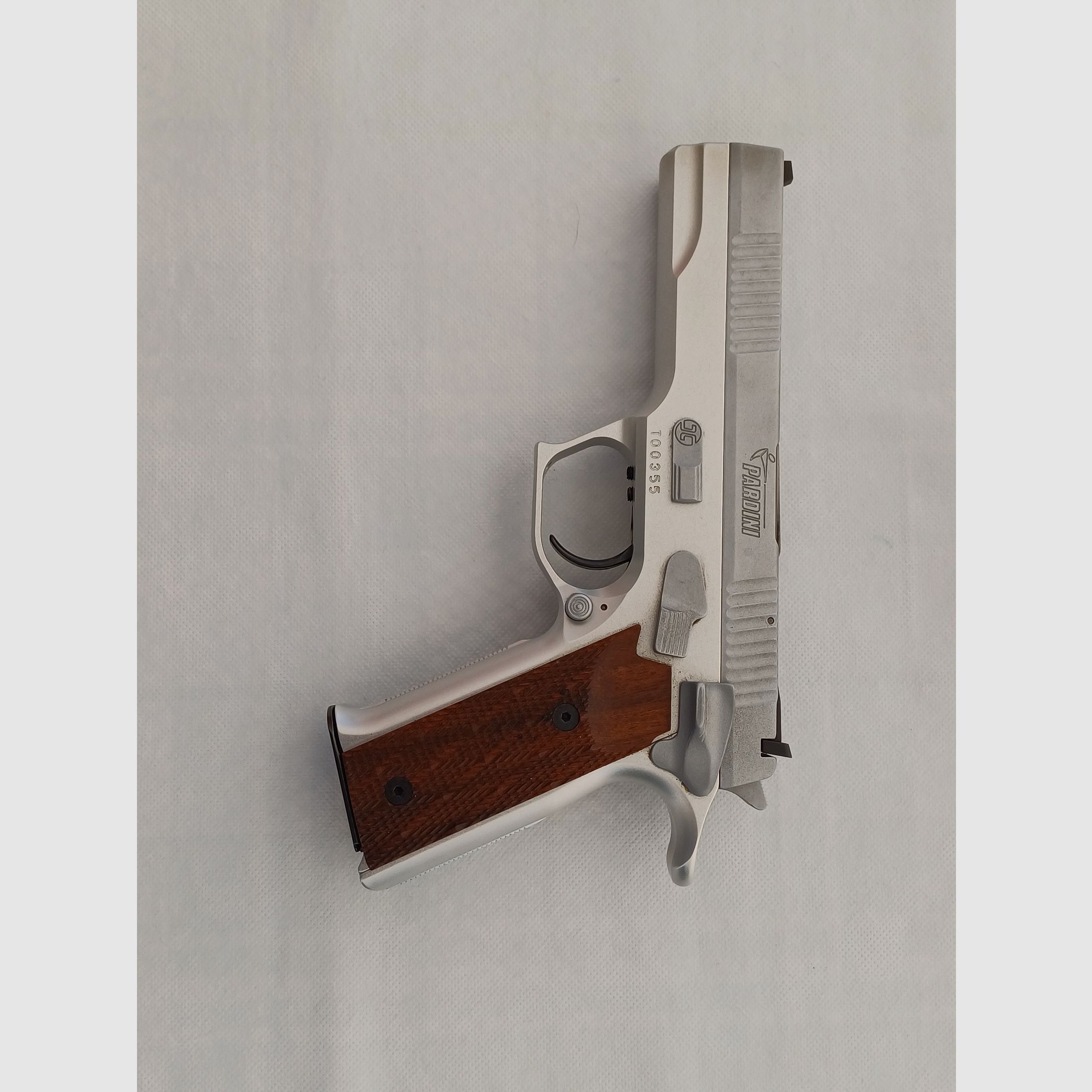 Pardini 45 ACP Nickel Sport Model P.C. 45 S, 5 inch; Goed onderhouden en weinig geschoten met 3 vervangmagazijnen