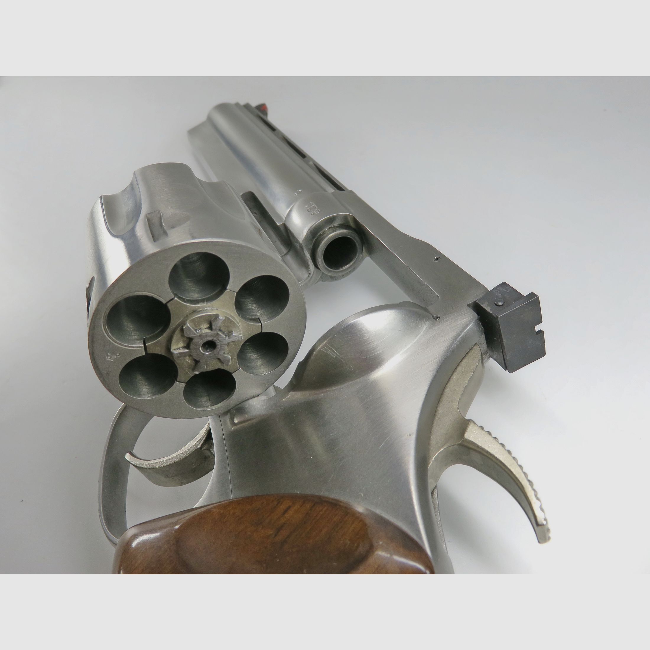 Revolver Dan Wesson Model 44, 6 Zoll UND 10 Zoll Austauschläufe, Kaliber .44 Magnum, Stainless, Target-Ausführung, Top-Zustand