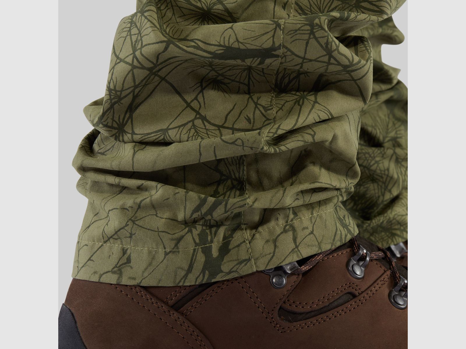 FJÄLLRÄVEN Barents Pro Hunting Trousers M Green Camo/ Deep Forest