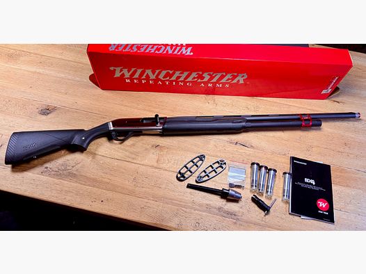 Winchester SX4 Silver Performance 12/76 Semi-Automatic Shotgun with Accessories