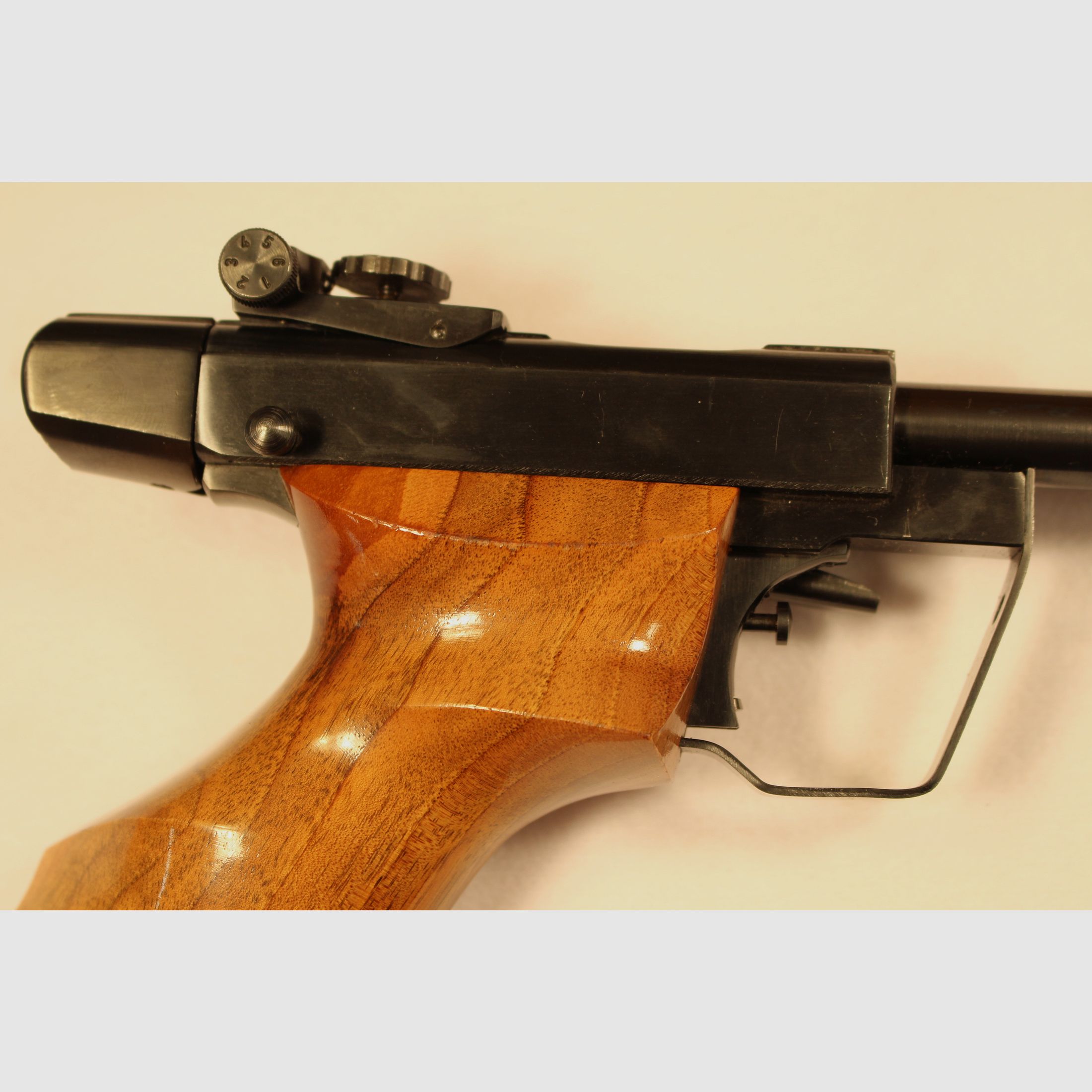 Drulov Model 75 pistola de un solo disparo.