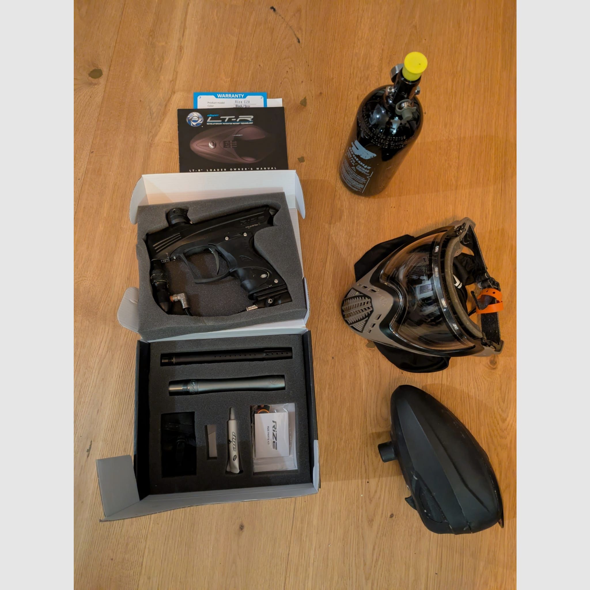 Marqueur de paintball Dye Rize CZR avec accessoires