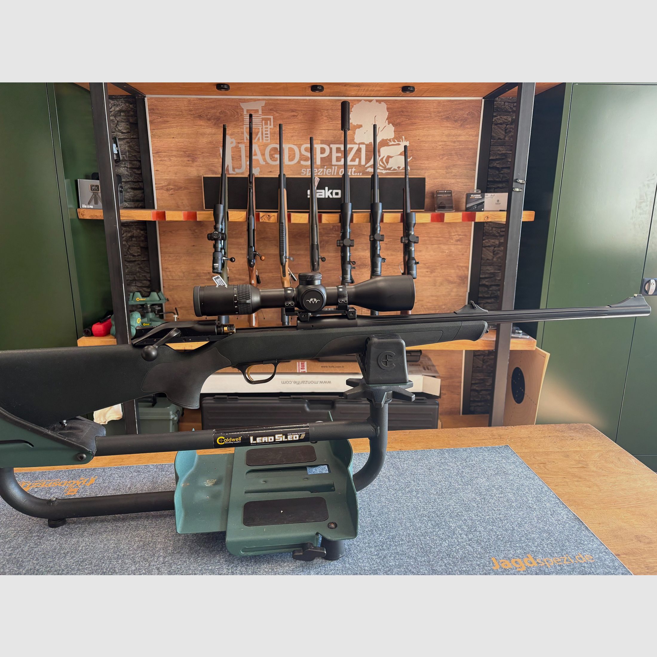 KOMPLETTANGEBOT: Blaser R8 Professional 7x64 – Kanneliert | Gold-Akzente NEUES Blaser B2, Bild 1 von 6