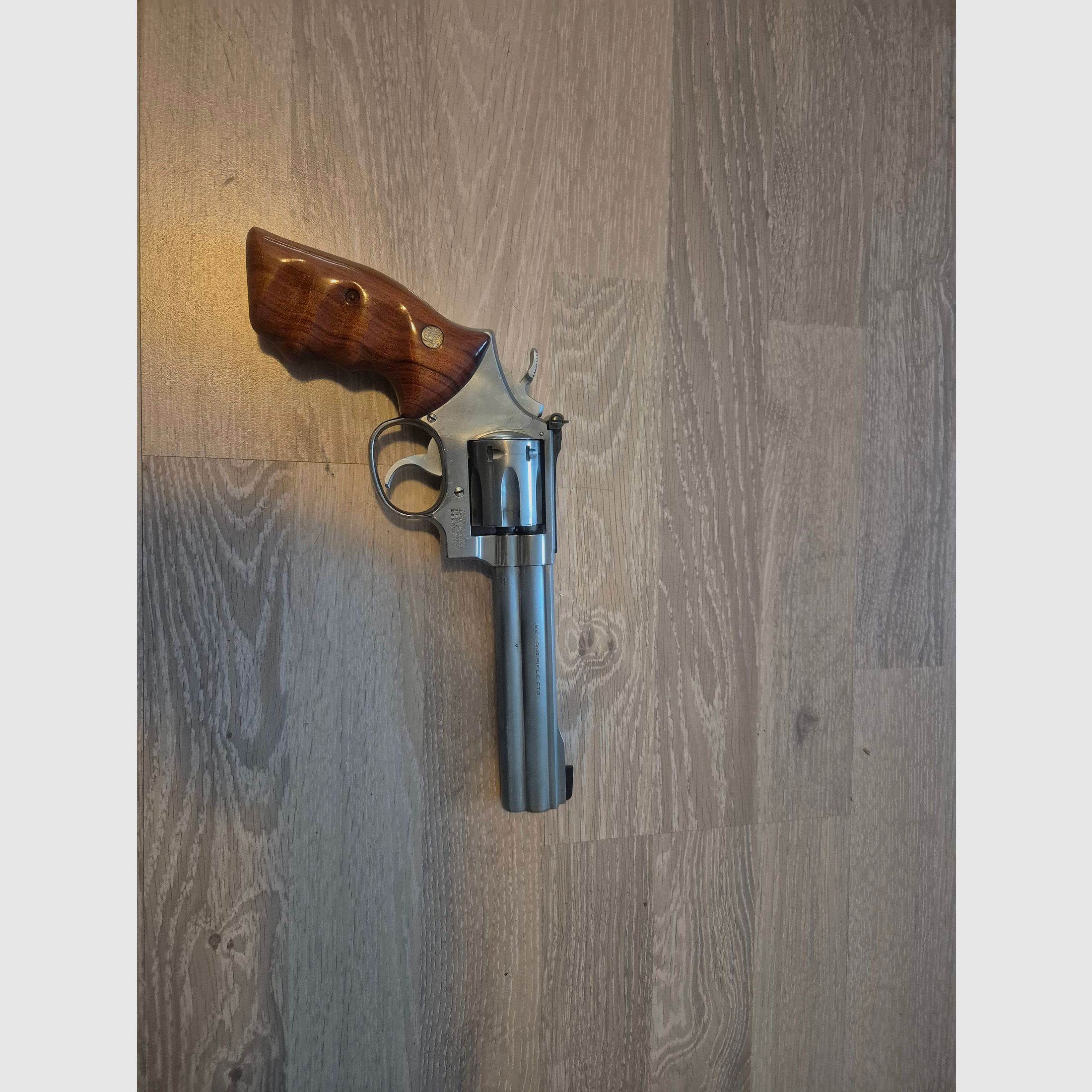 Revolver von Smith & Wesson 617