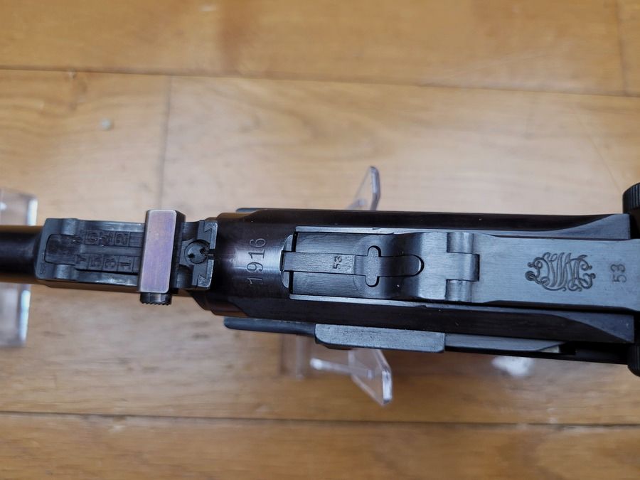 Espléndido Luger de artillería P08/14 – Arma de 1916 – cañón de 8 pulgadas – fabricación DWM – completamente monomatriculado (excepto el cargador que es de época) – calibre 9×19 – alza y punto de mira ajustables del primer tipo – empuñaduras muy bonitas – bluing muy cuidado – TBE++, imagen 8 de 22