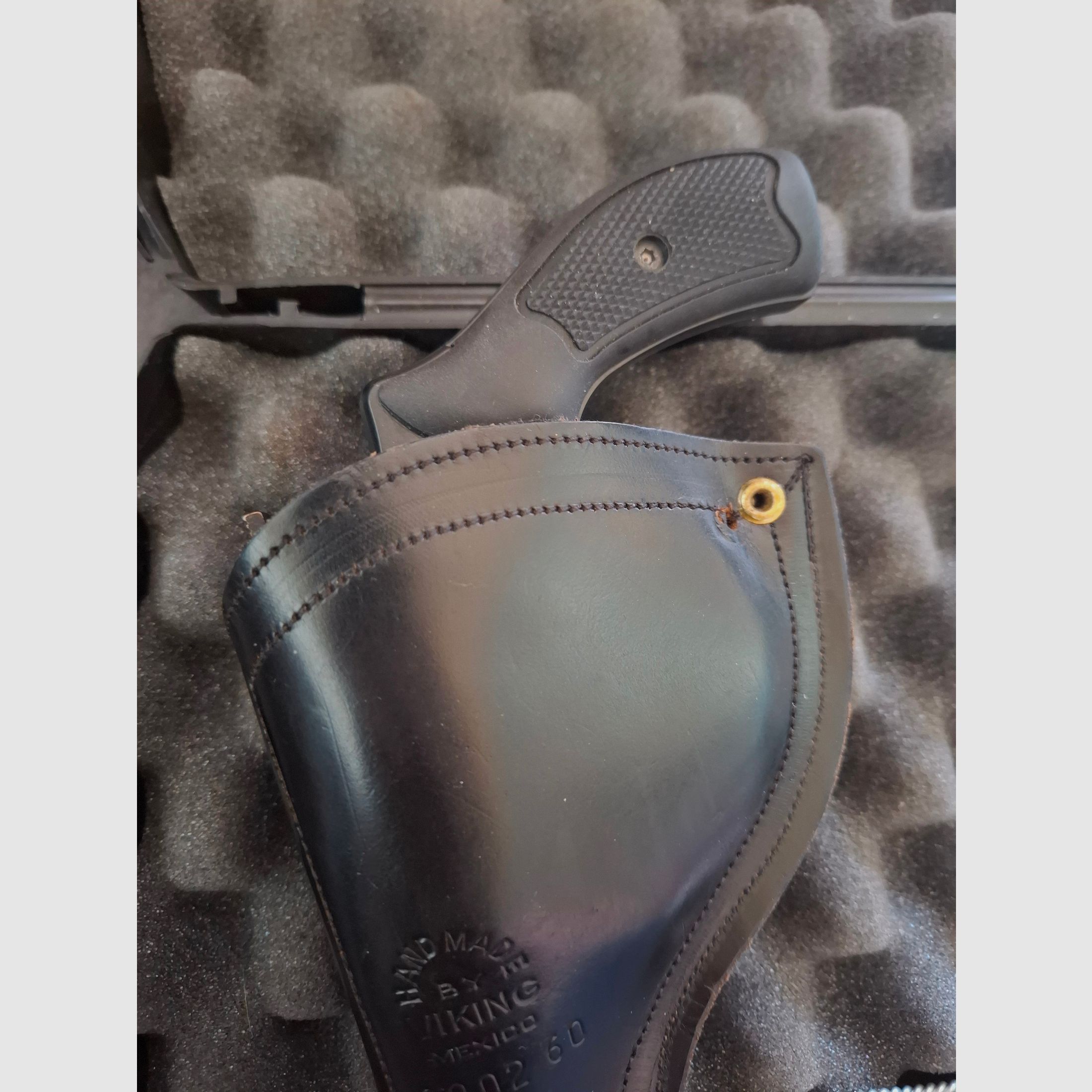 Arminius HW 37 met holster en extra gripplaten