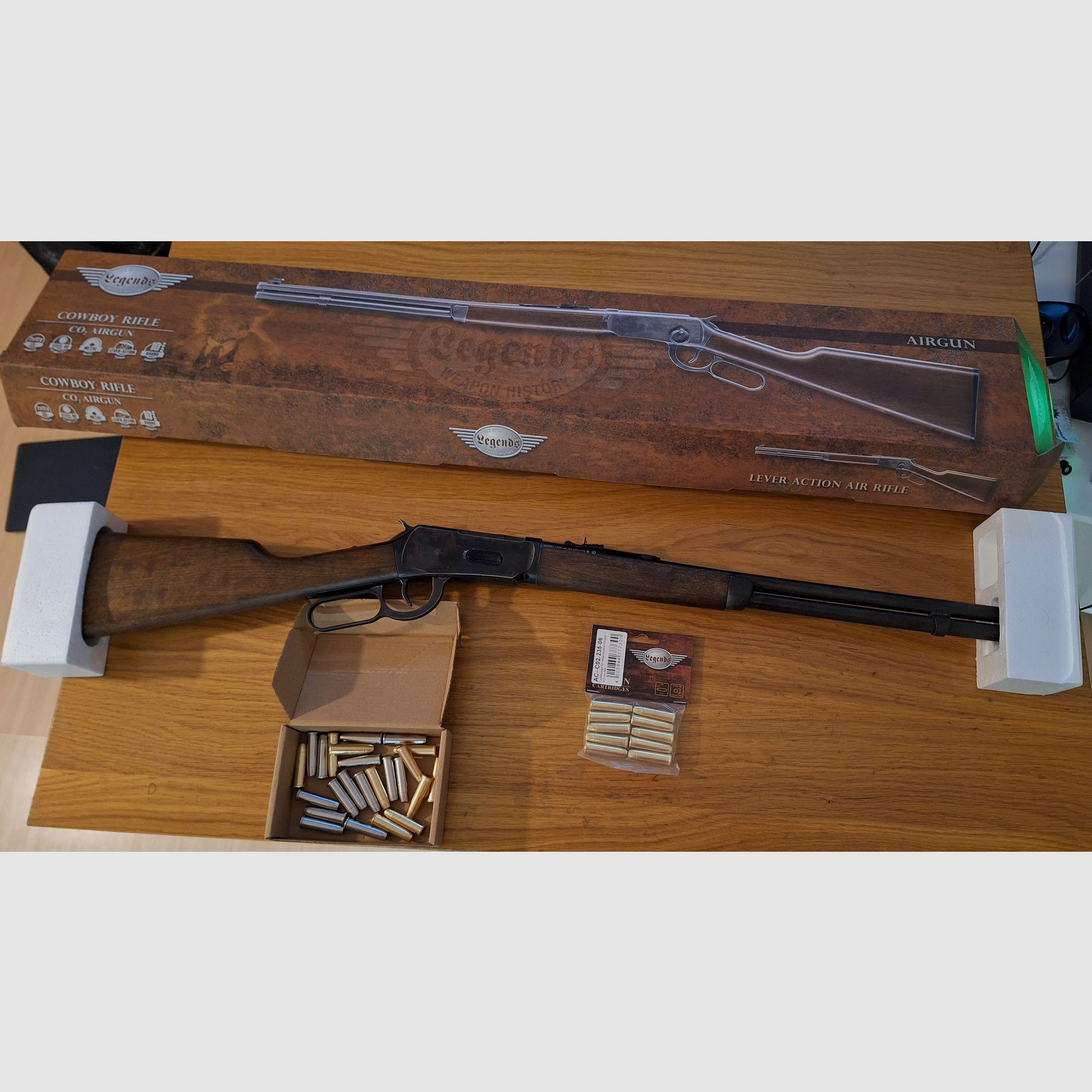 Co2 Cowboy Rifle Legends inkl. Koffer mit Schloss 4,5 mm BB und 4,5 mm Diabolo 34 Ladehülsen insgesamt!