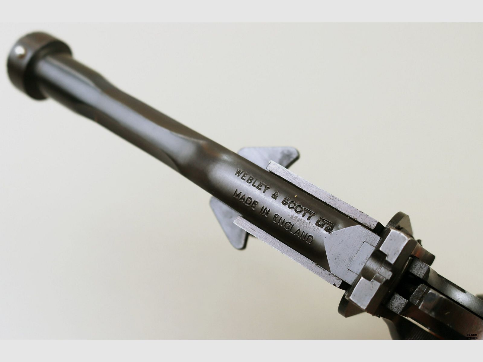 Pistola Webley & Scott mod. Mark IV Humane Killer cal. 7,65 mm matr. 73744, imagen 10 de 17