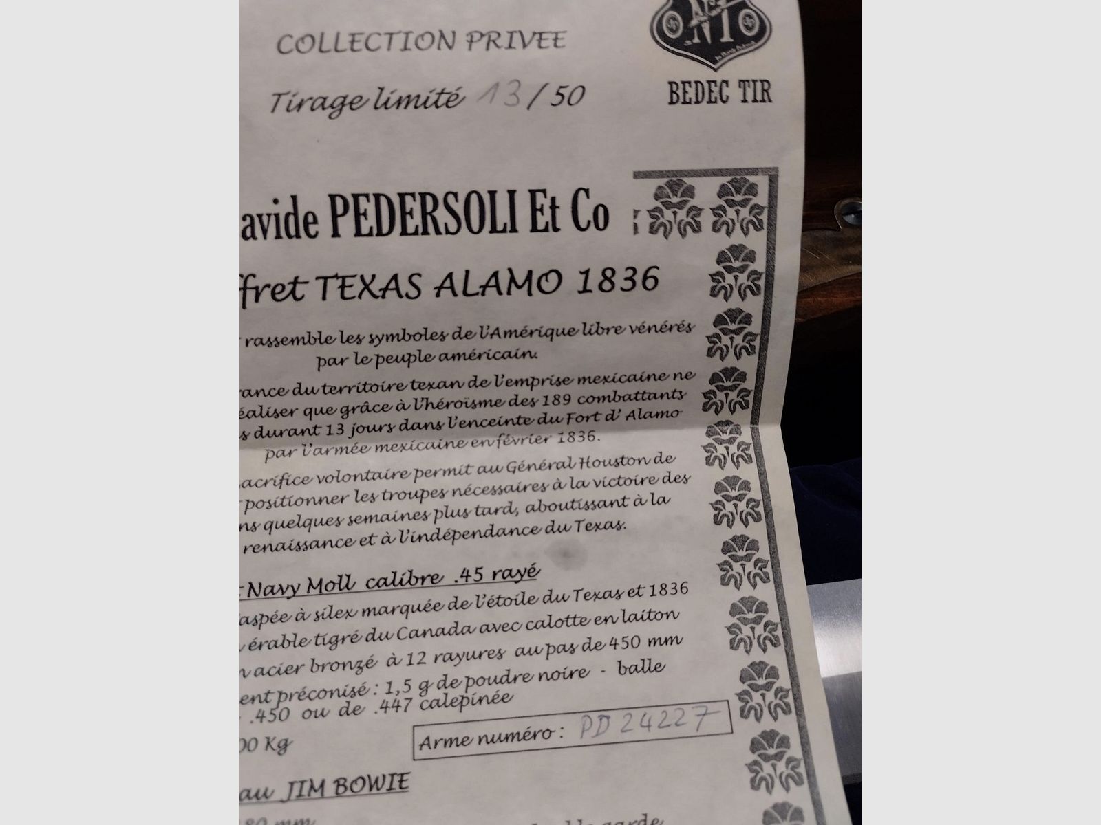 Bardzo ładne pudełko Pedersoli Alamo 1836 z pistoletem na kapiszony Navy Moll kal. 45 + nożem Bowie, w stanie nowym!