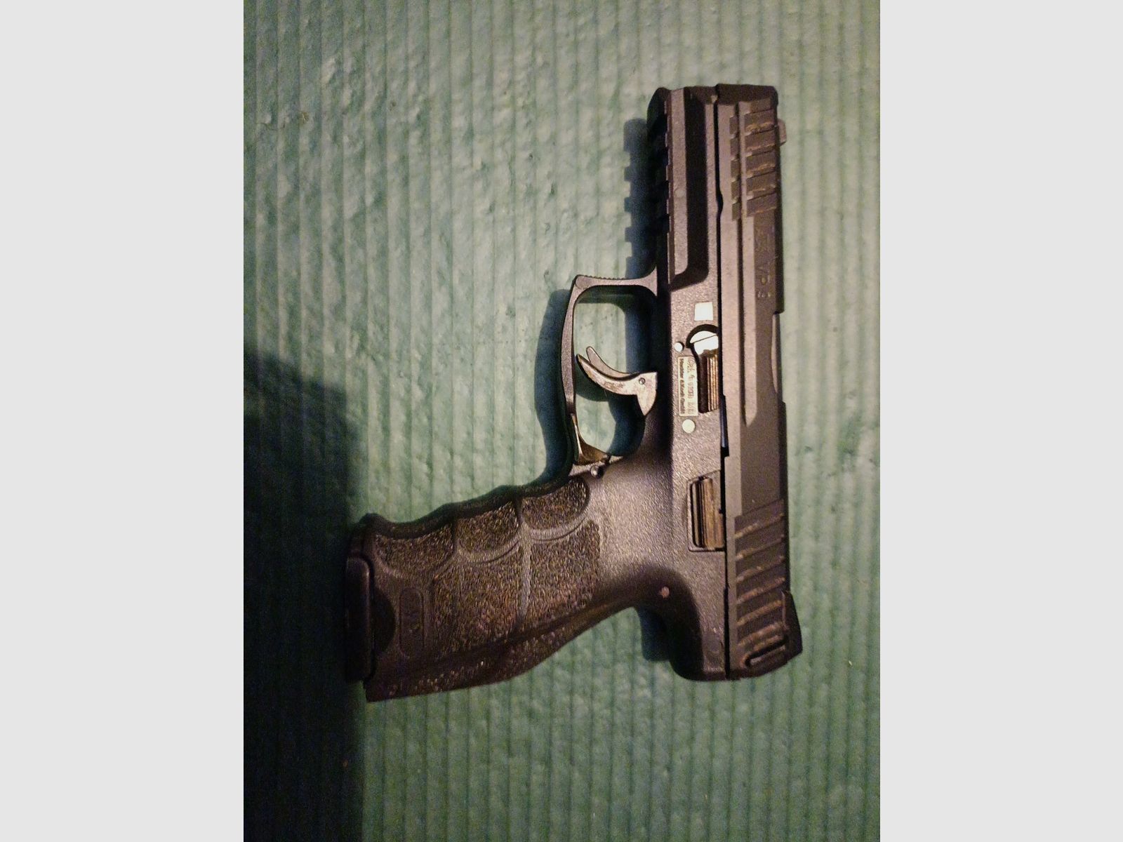 Heckler und Koch VP9 Umarek metall 6mm Softair 0,5 J. Authentic replica