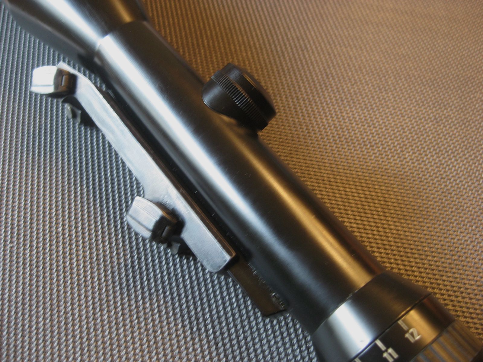 Gebrauchter KLASSIKER. Das Schmidt&Bender 3-12x50 mit Absehen-1 (ähnlich ZEISS-Diavari Absehen) inkl. älterer Blaser-Sattelmontage! Kein Swarovski-LEICA-Kahles-Nickel