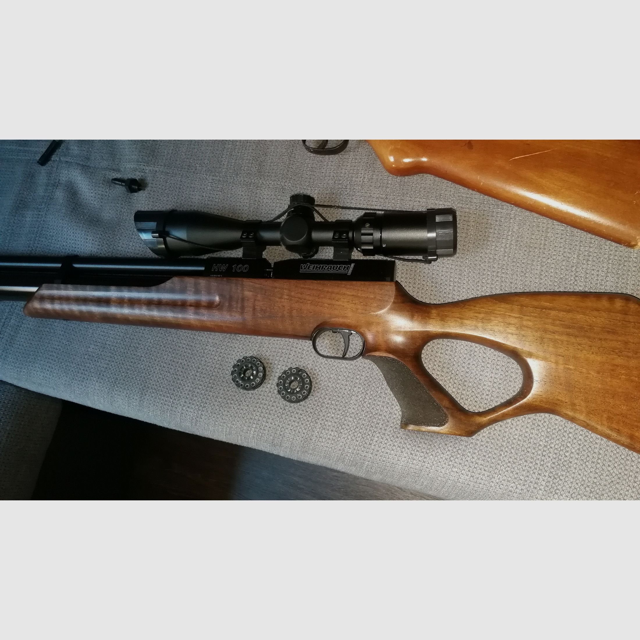 Incienso HW 100 T FSB con bomba de aire comprimido M 220 con mira telescópica, silenciador y accesorios (ver fotos) + 2 rifles de aire más antiguos como regalo