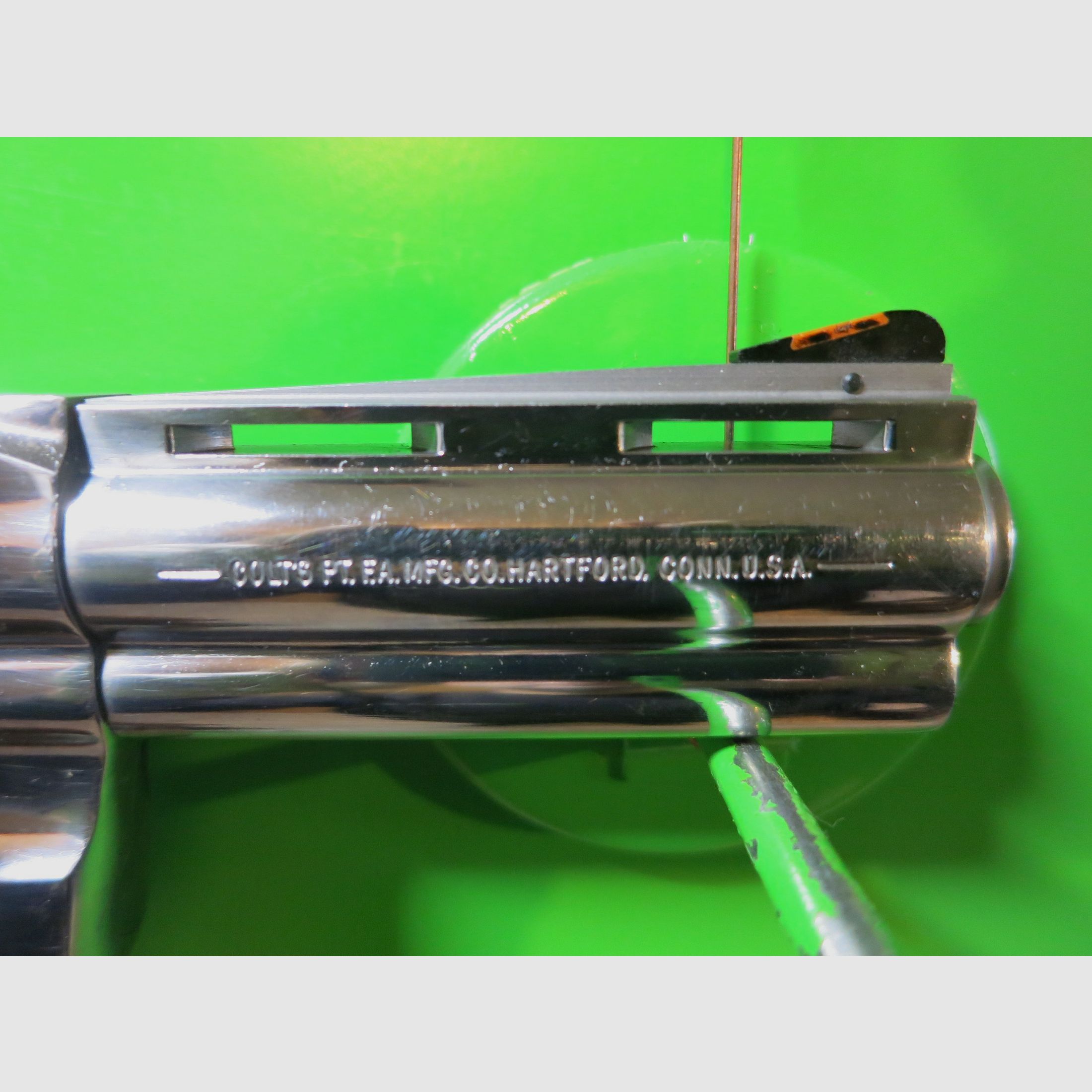 Revolver COLT PYTHON, Stainless (Hochglanzpoliert), .357 Magnum, 4" Lauf, Gummi-Sportgriff   #25-