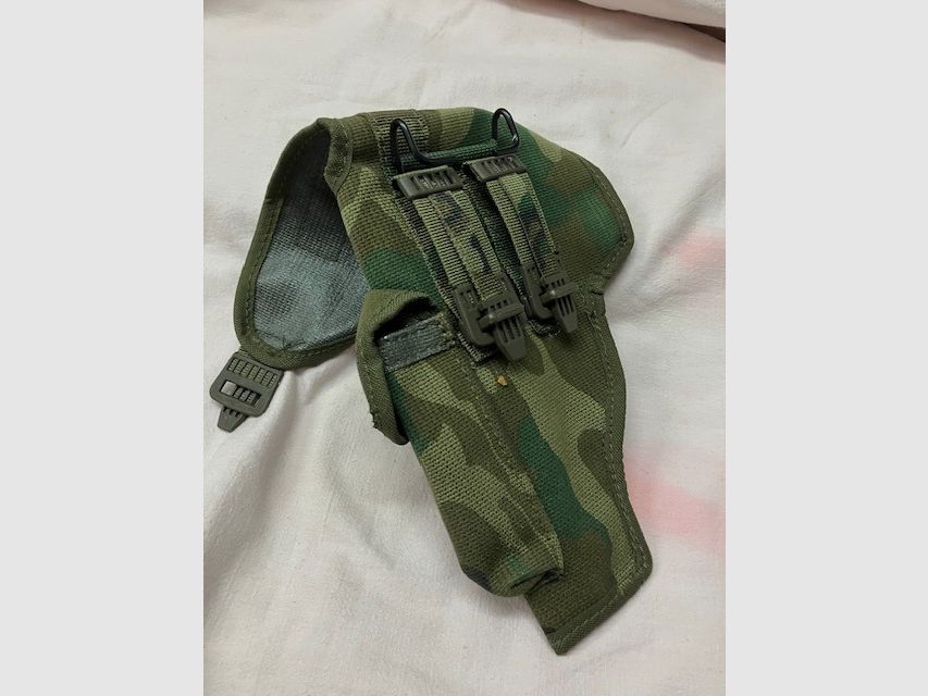 Holsterconvoluut voor pistolen of revolvers