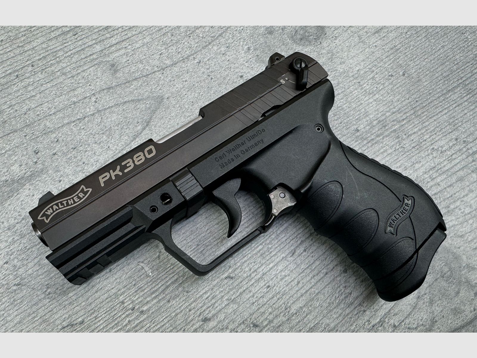 Vorführwaffe Carl WALTHER PK380 Cal. 380 / 9mm Browning in Schwarz