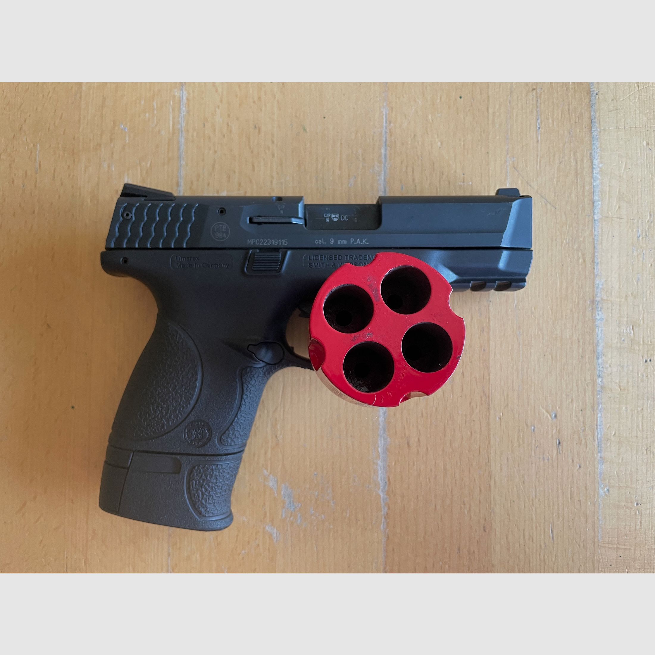 Smith & Wesson M&P 9c blank firing pistol 9 mm P.A.K. – Excellent condition – only 100 shots.