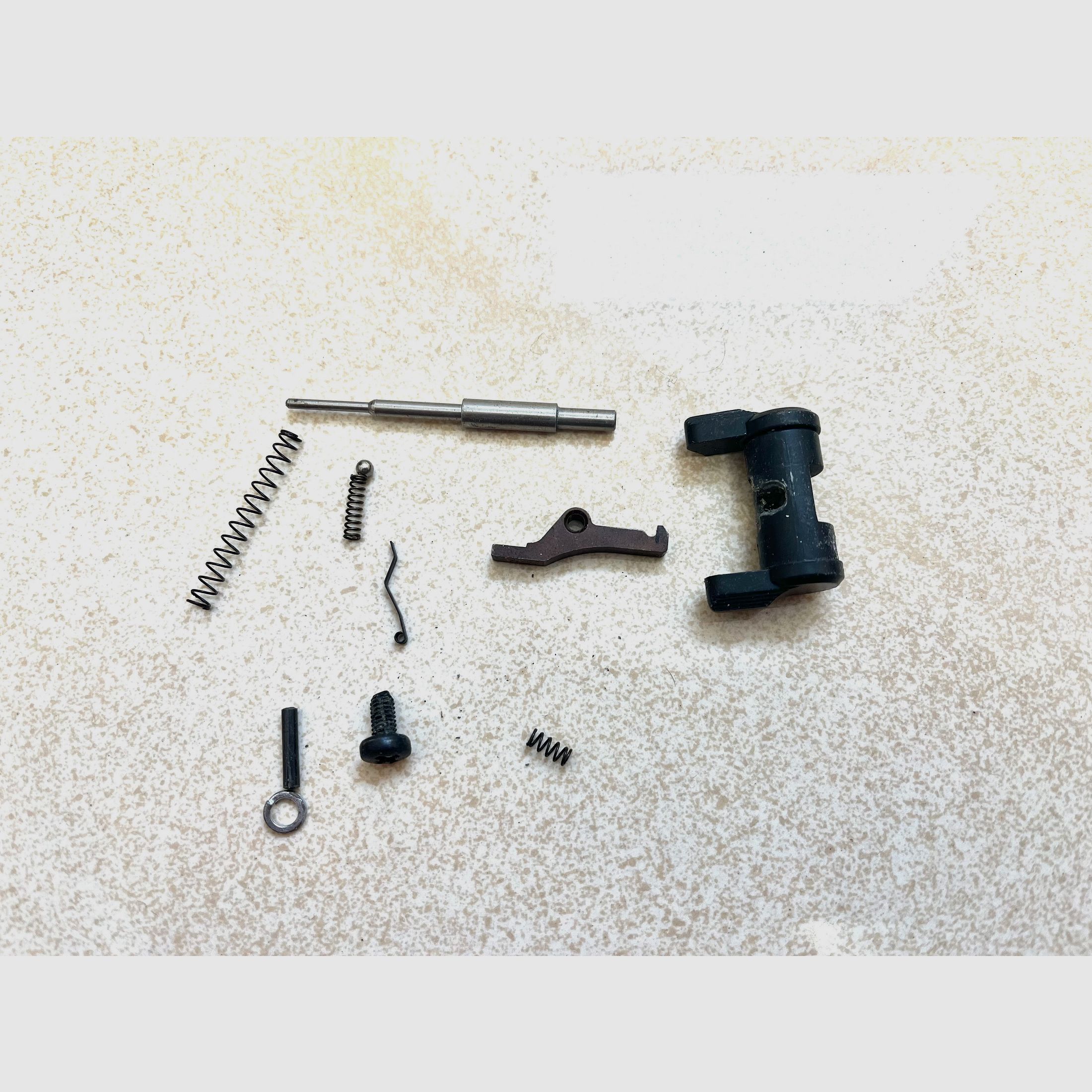 ••• Ersatzteile für Gas - Signalwaffe Walther P88 / PTB 764 •••