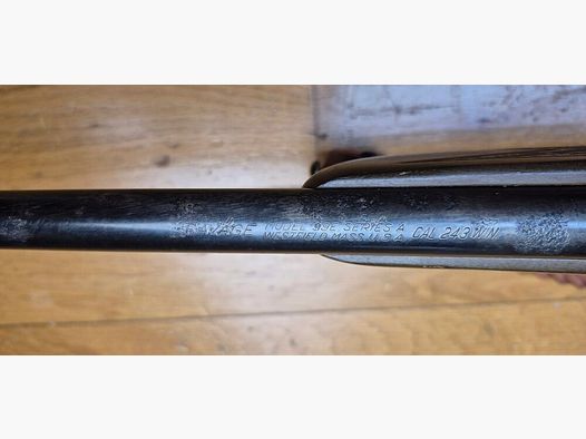 Intéressante carabine Savage 99E Series A – Excellent Cal. 243 Win – Une star des leviers sous garde – Capacité 5+1 – Oxydée en externe mais mérite un re-bronzage – Excellent état mécanique et des bois – Très beau canon absolument miroir – « Optic ready » – Une bonne occasion de se faire plaisir !