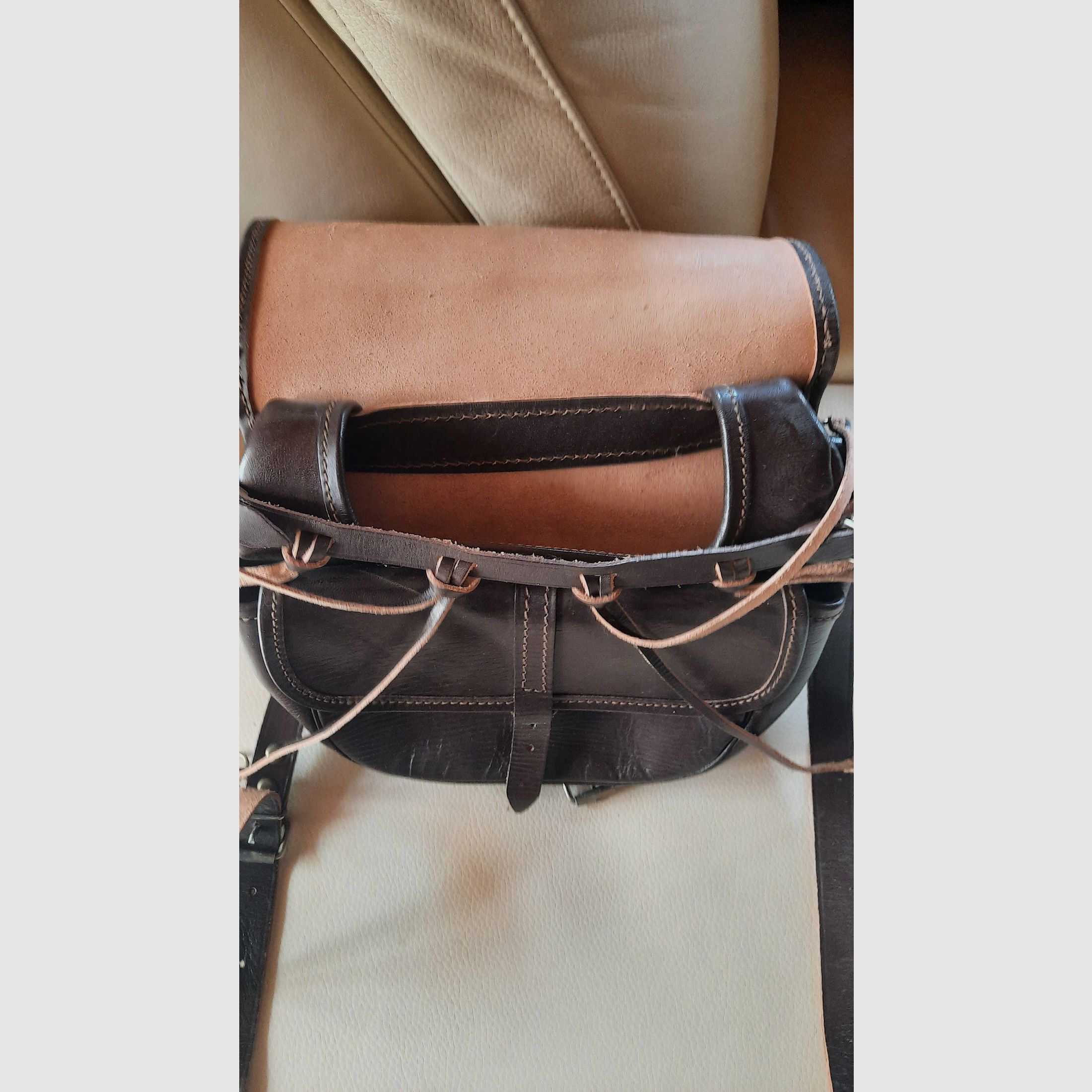 Lederset mit 2 Fernrohrköchern, einer Jagdtasche und einem Patronengurt