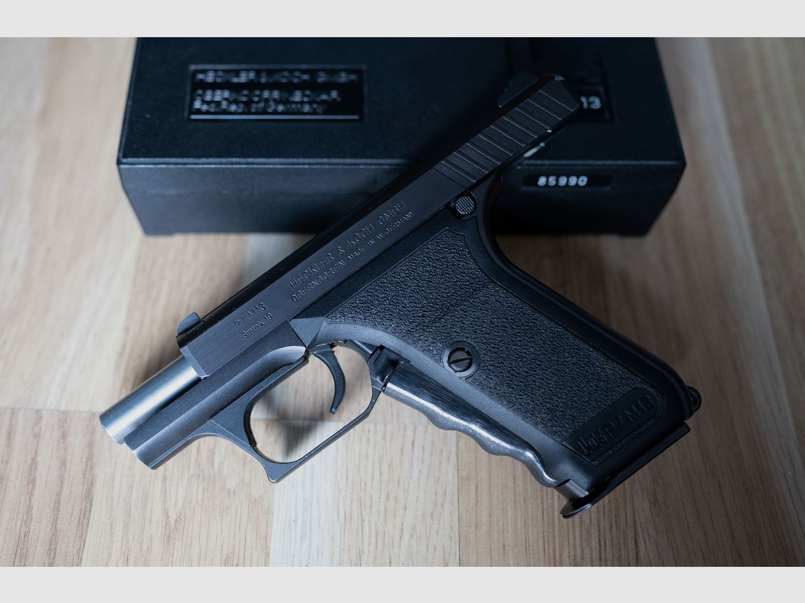 Heckler & Koch Pistole HK P7 M13 9x19mm Original mit Karl Nill Holz Griffschalen und Zubehör