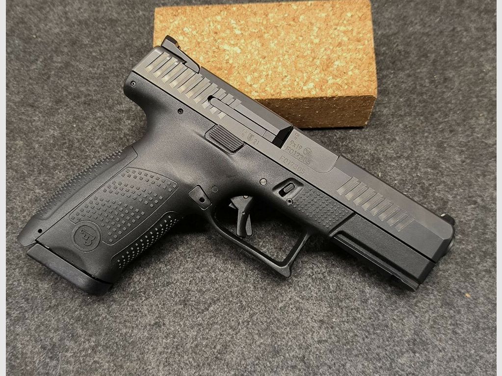 CZ - Česká zbrojovka P10 - C