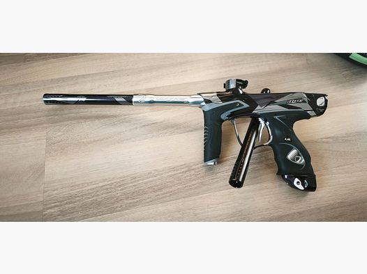 Dye DM15 Paintball Marker in de zeldzame PGA Barracks Edition