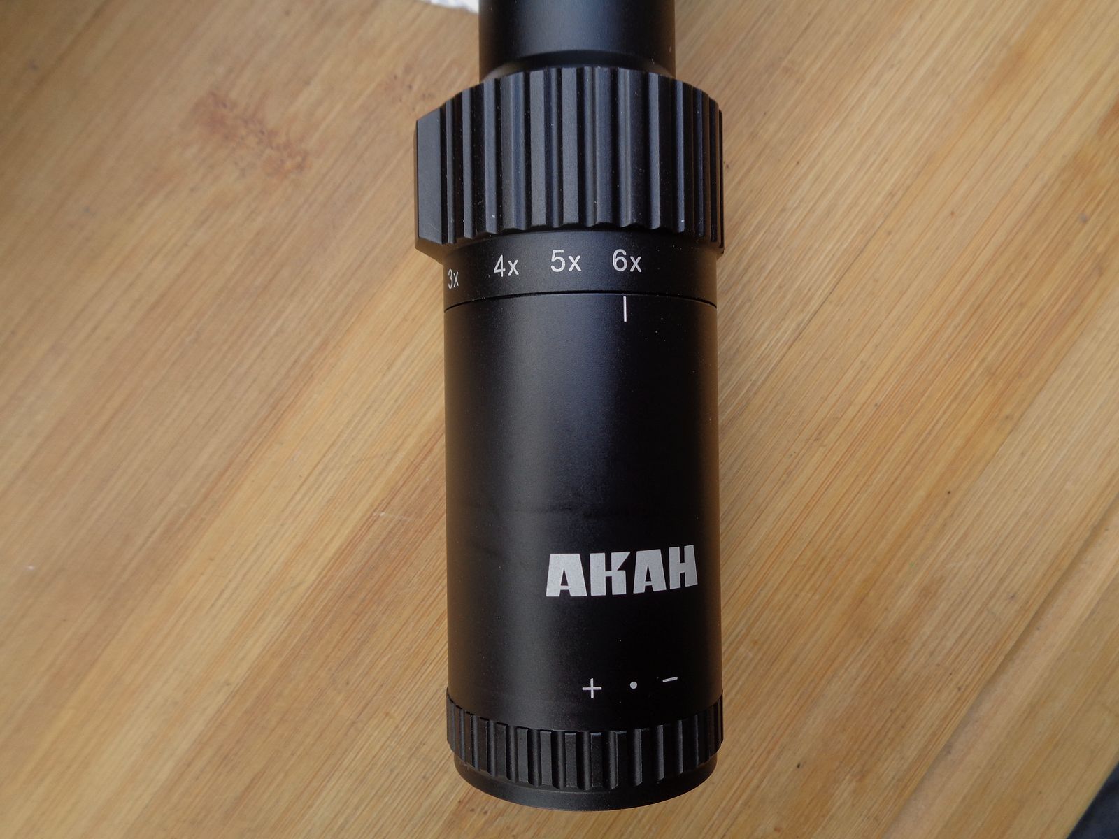 Drückjagd Zielfernrohr AKAH 1-6x24 LA Leuchtabsehen 4 LP ohne Schiene 30 mm inkl. FLIP-UP Covers