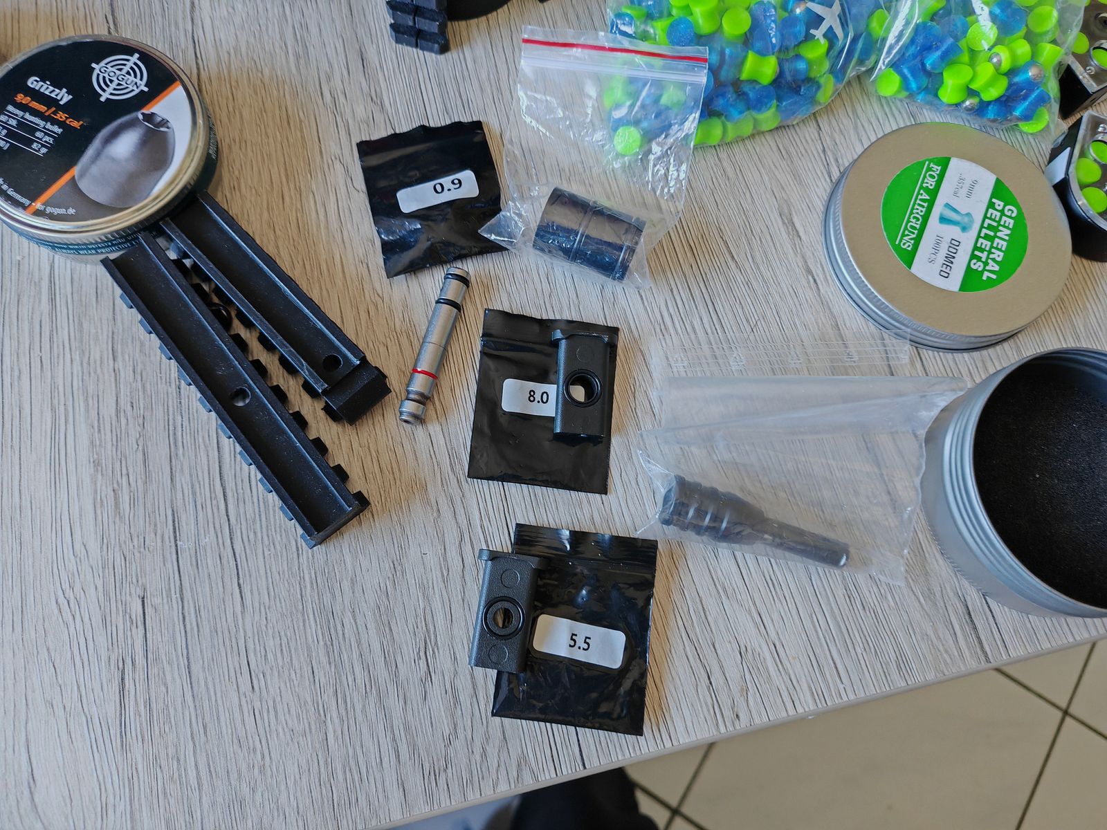 AEA HP Max MK 2 mit Zubehör, Schalldämpfer, Zielfernrohr, Zweibein Munition