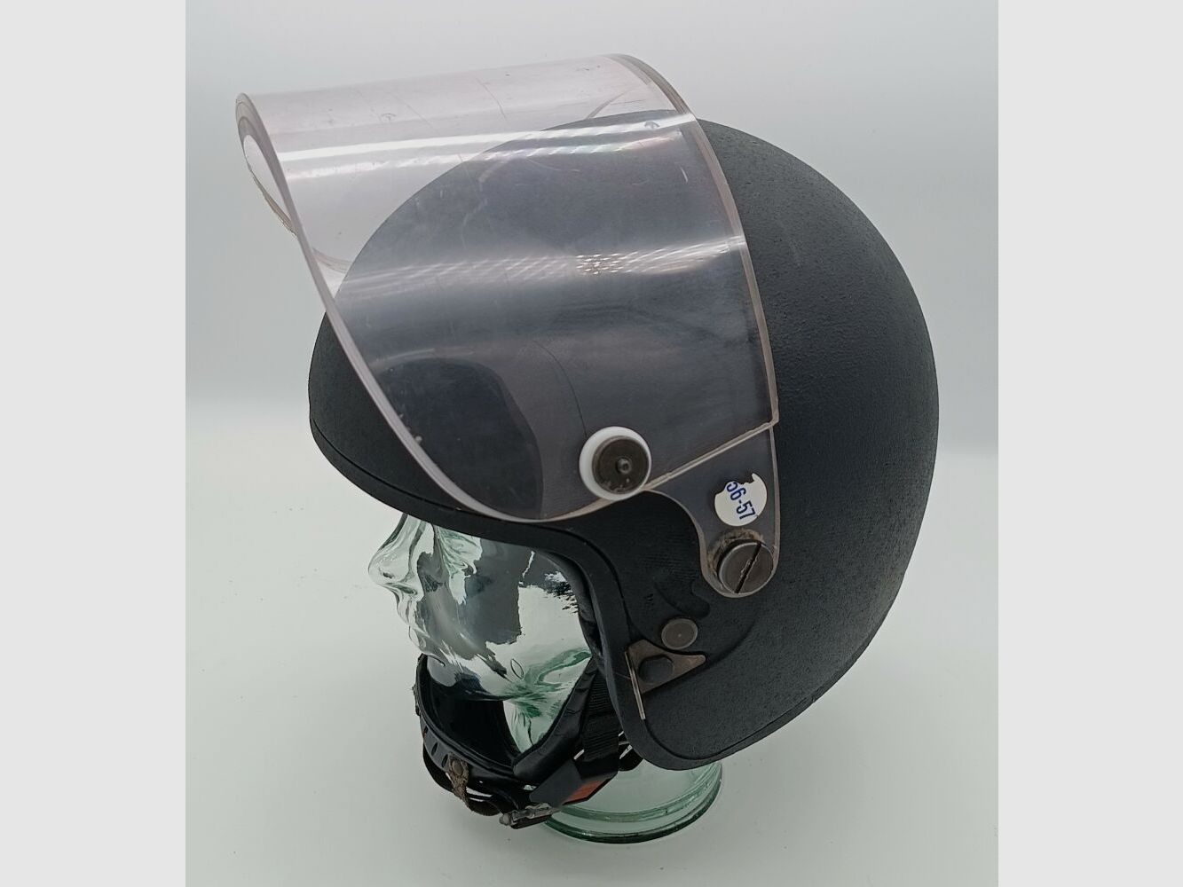 Schuberth P100 Polizeihelm aus Kevlar mit ballistischem Visier