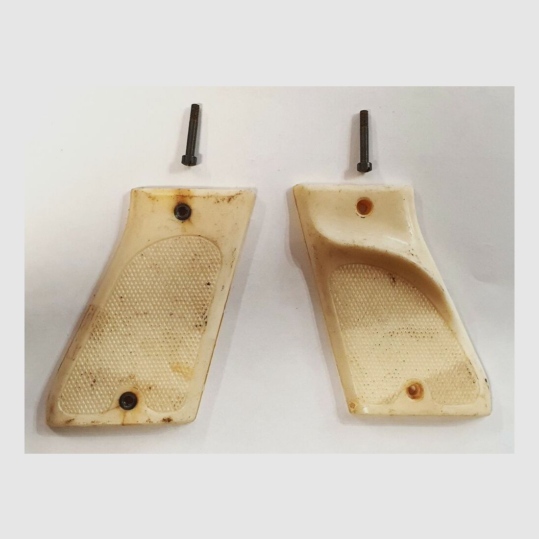 Unbekannt Paar Griffschalen mit Daumenauflage, Unbekannt, weiß