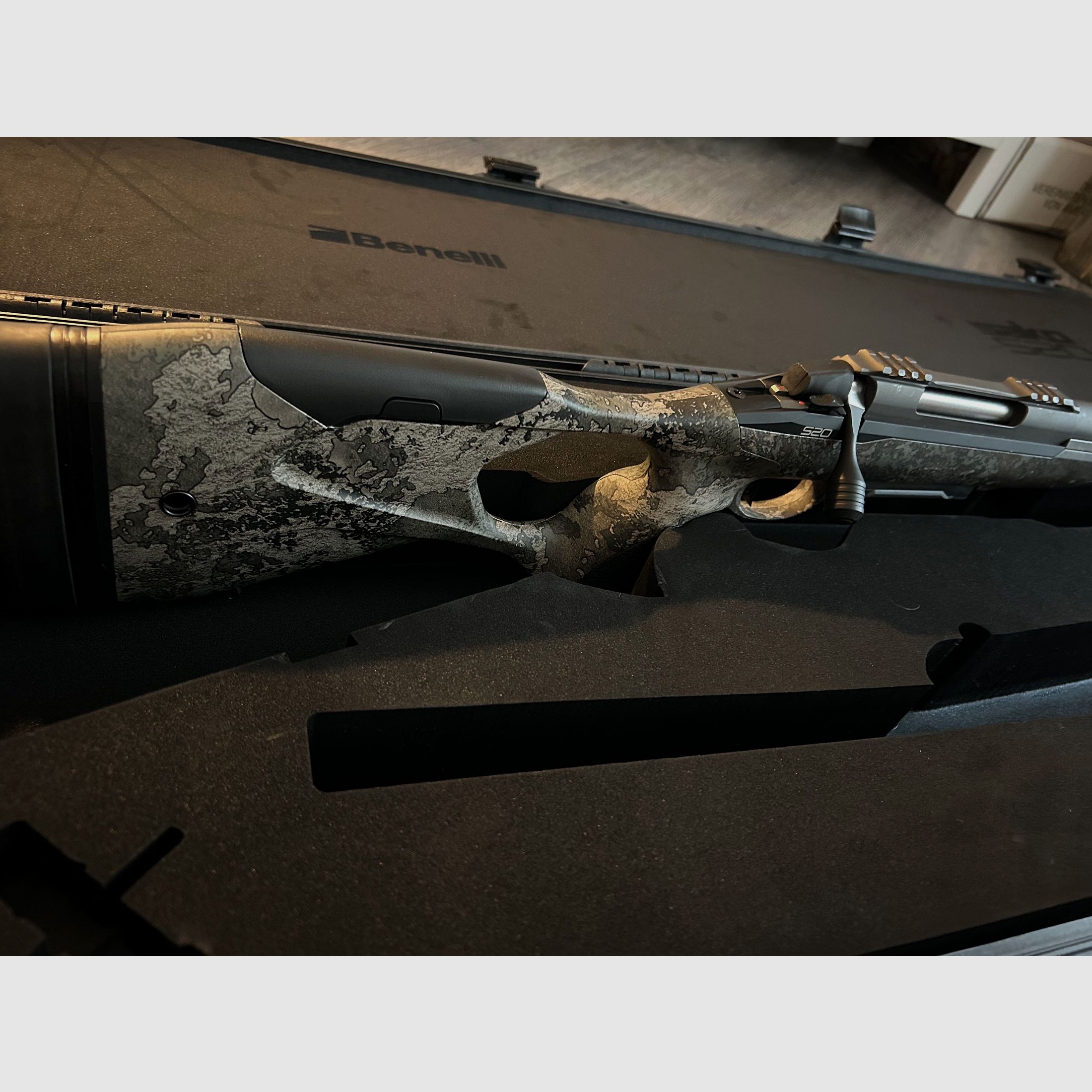 ¡Oferta combinada increíble! Sako S20 + SVEMKO Pure S silenciador | Cal 6.5mm / 0.25, Montaje rápido | Hunter 6,5 Creedmoor Cerakote True Timber Strata LL 51cm Camo *NUEVO*