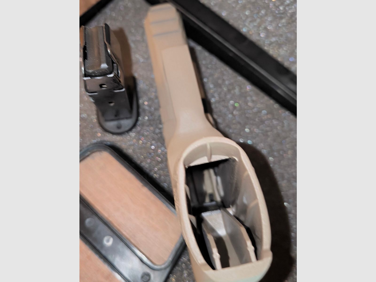 Schreckschuss, SRS - Waffe 9mmPAK, Walter PPQ M2 Farbe FDE & Original Walter Koffer 