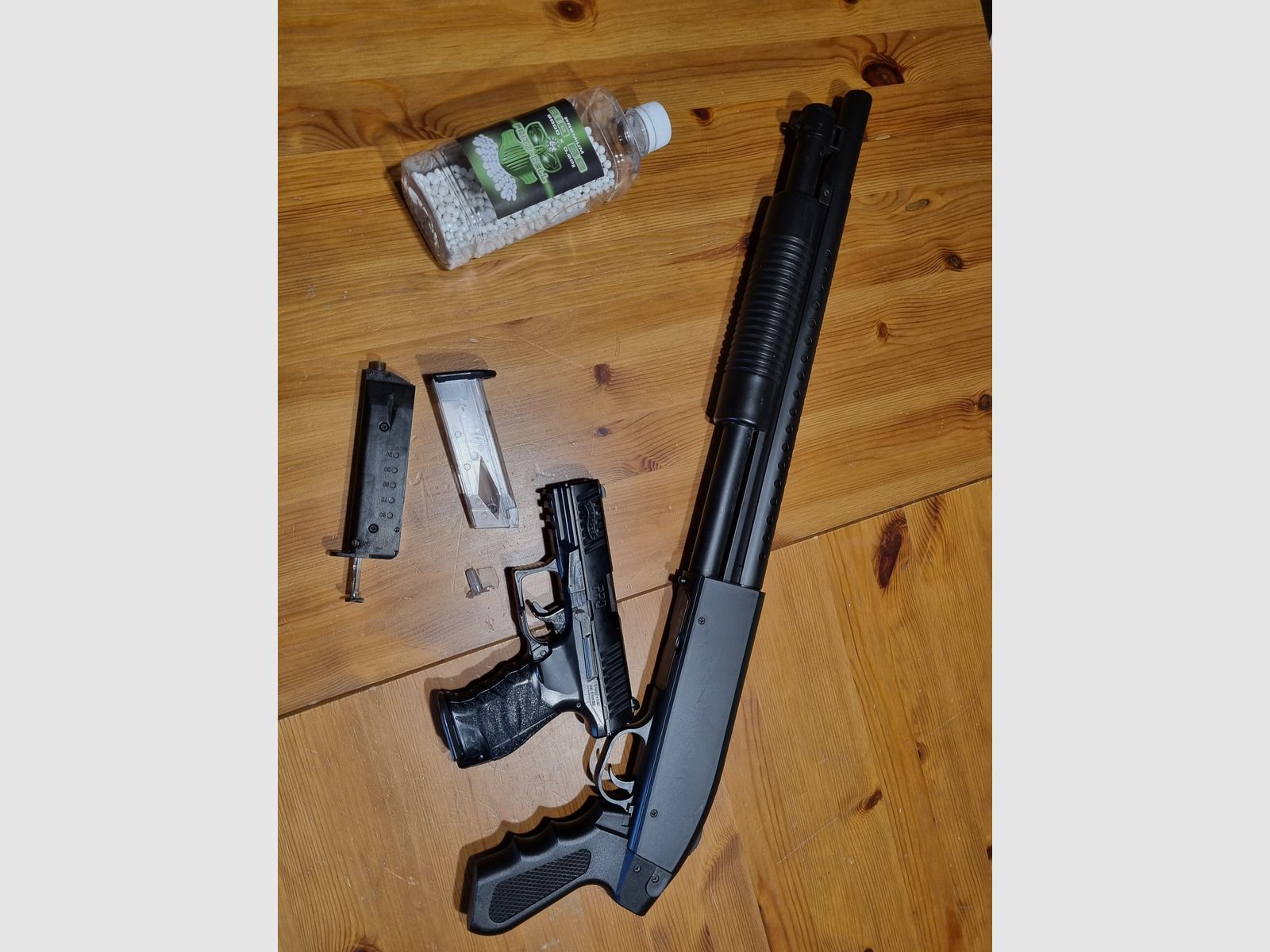 Airsoft Walther PPQ + Pumpgun M500 defekt