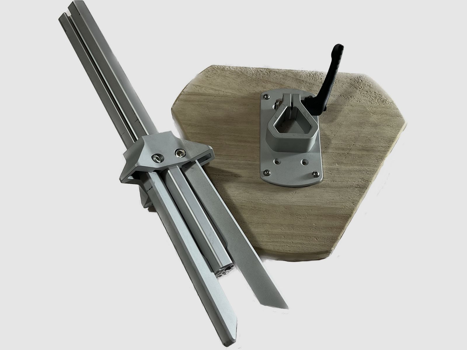 Footstool including adjustable feet