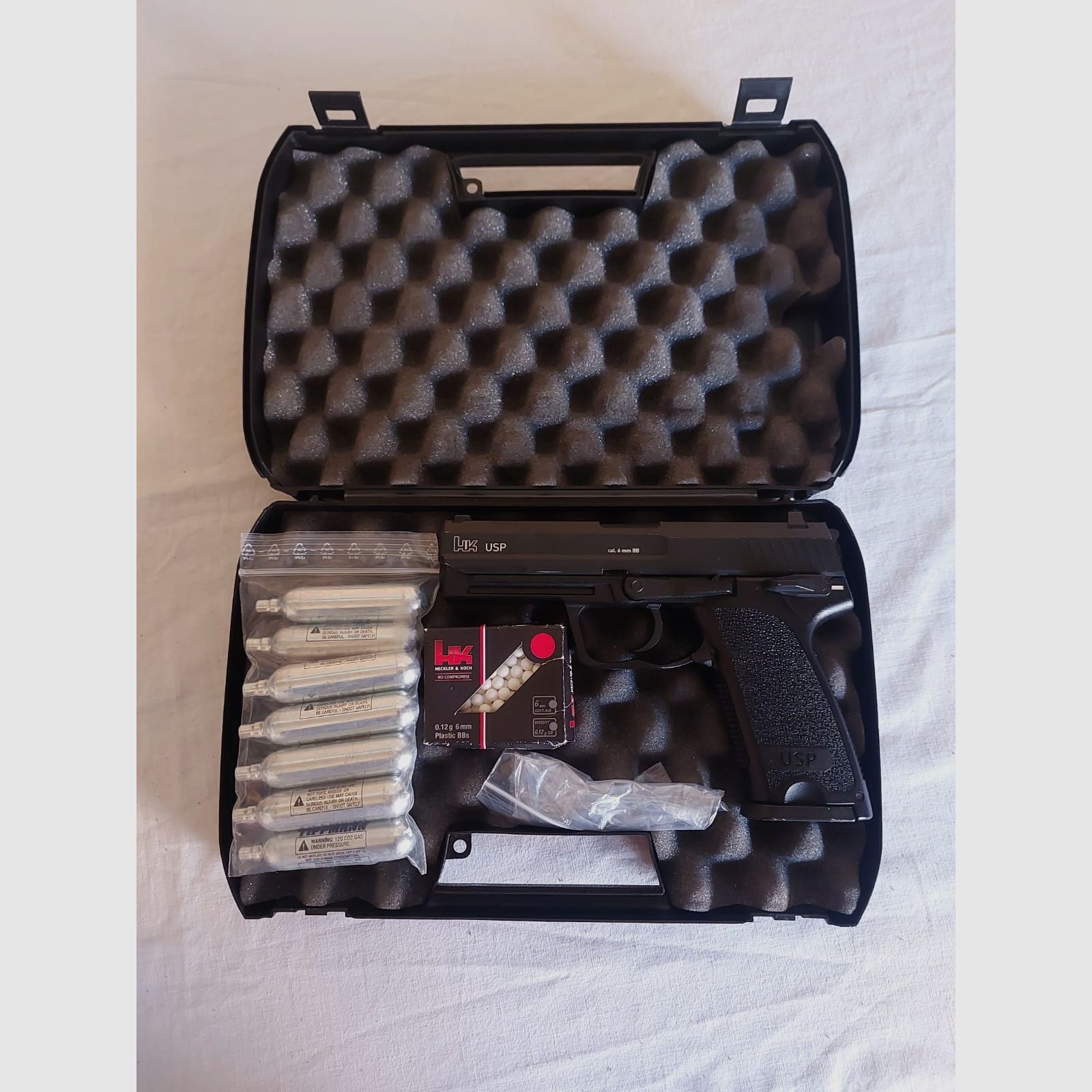 HK USP 6mm CO2 GBB con accesorios