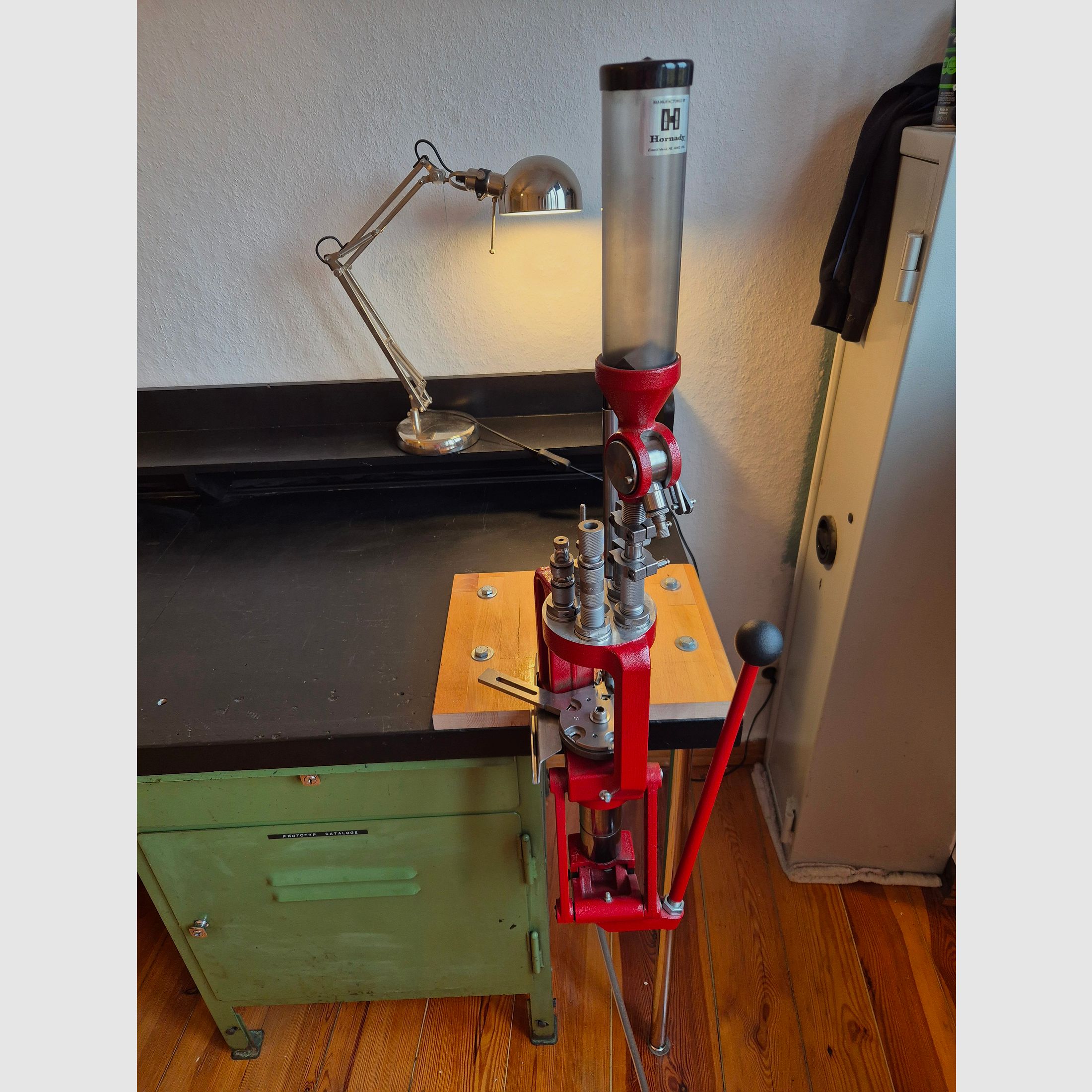 Hornady 5-Station Wiederladepresse Komplettset + massiver Tisch & Zubehör