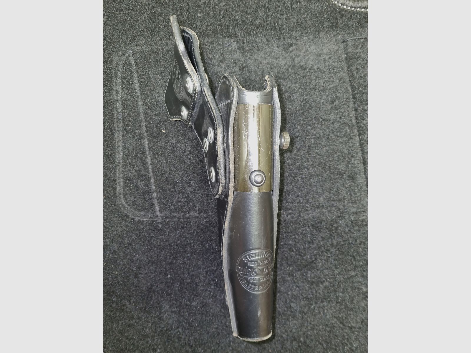 Sickinger Front Break  Holster für S&W 686 .357 Magnum Revolver mit 6“ Lauf / L Frame