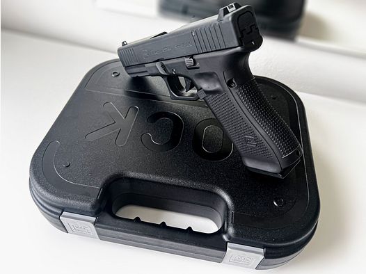 Glock 17 Gen. 5 9mm PAK +  Holster +Glock Waffenkoffer